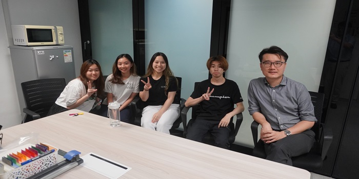 Anthony, Xenia, Esther and Pamela sharing learning experience with Prof. Eddie MA